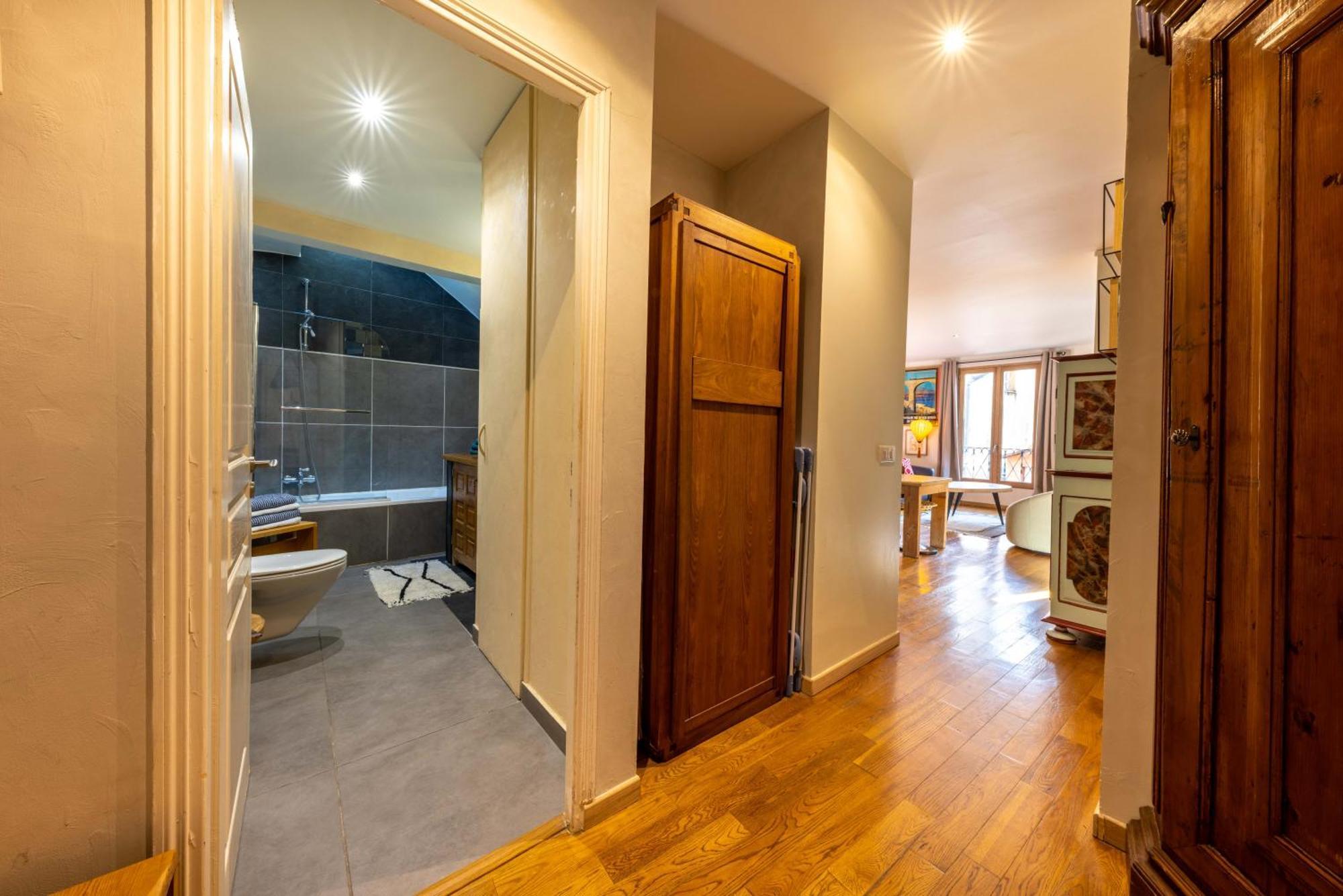 Spacious And Bright Flat Close To The Beach : Heart Of Old Nice Exterior photo